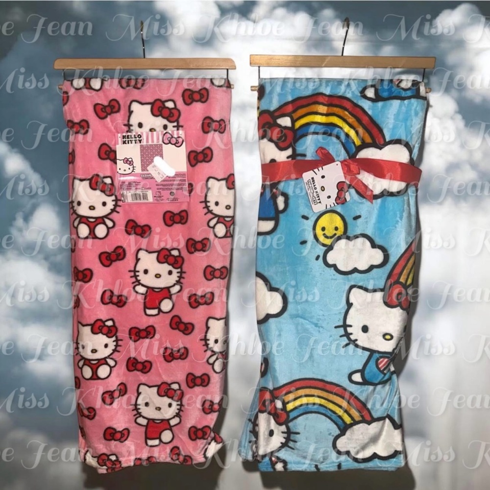 - Hello Kitty Throw Blanket Set